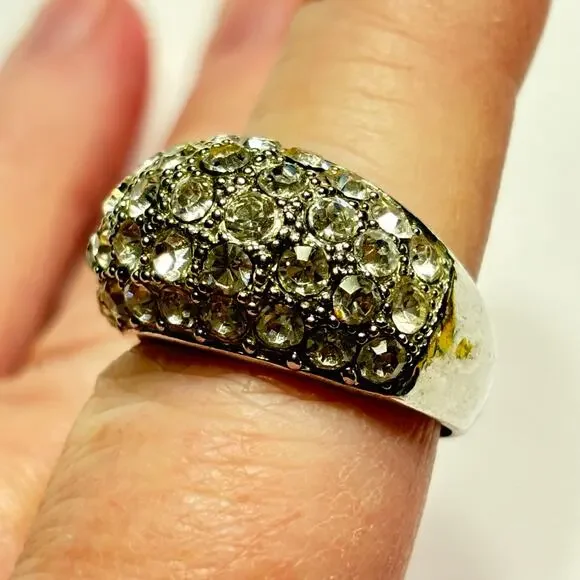 Vintage Y2K Silvertone cocktail ring covered in white rhinestones size 8.5 - Picture 6 of 6